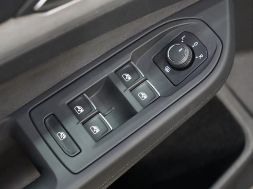 Volkswagen Golf 1.0 TSI 110pk Life Business ErgoActive Massage | Navigatie| Stoelverw. | Keyless 253 ActivLease financial lease