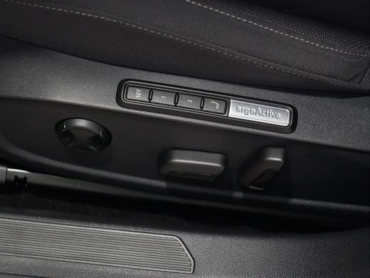 Volkswagen Golf 1.0 TSI 110pk Life Business ErgoActive Massage | Navigatie| Stoelverw. | Keyless 253 ActivLease financial lease