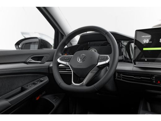 Volkswagen Golf 1.5 eHybrid 204pk Life Edition | Trekhaak | 18" | ErgoActive | Navigatie ActivLease financial lease