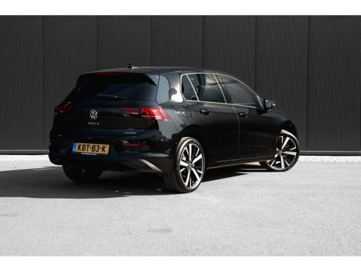 Volkswagen Golf 1.5 eHybrid 204pk Life Edition | Trekhaak | 18" | ErgoActive | Navigatie ActivLease financial lease