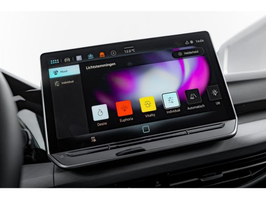 Volkswagen Golf 1.5 eHybrid 204pk Life Edition | Trekhaak | 18" | ErgoActive | Navigatie ActivLease financial lease