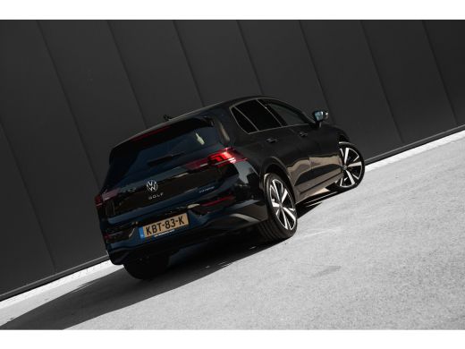 Volkswagen Golf 1.5 eHybrid 204pk Life Edition | Trekhaak | 18" | ErgoActive | Navigatie ActivLease financial lease