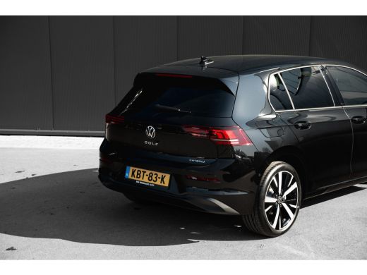 Volkswagen Golf 1.5 eHybrid 204pk Life Edition | Trekhaak | 18" | ErgoActive | Navigatie ActivLease financial lease