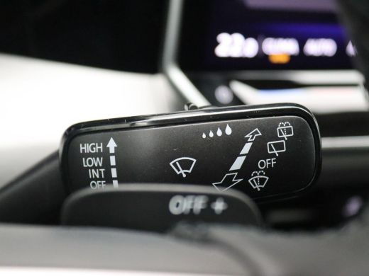 Volkswagen Golf 1.5 eHybrid Life Edition 204PK DSG Trekhaak, Memorystoel, Ergo Active Stoelen, 17" LM Velgen, Key... ActivLease financial lease