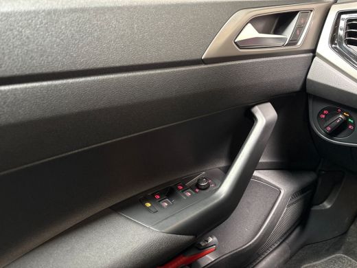 Volkswagen Polo 1.0 Sportline (APPLE CARPLAY, GROOT NAVI, CRUISE, ARMSTEUN, SPORTSTOELEN, BLUETOOTH, NIEUWE APK, ... ActivLease financial lease