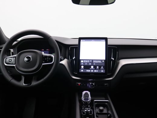 Volvo  XC60 2.0 T6 Plug-in hybrid AWD Plus Black Edition 350PK Pano-Schuifdak, Trekhaak, 21" LM Velgen, 360gr... ActivLease financial lease