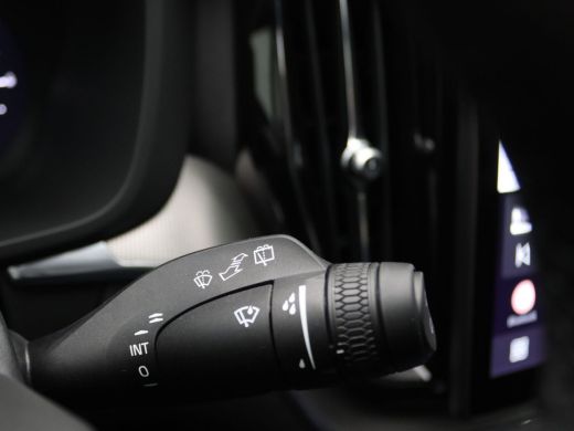 Volvo  XC60 2.0 T6 Plug-in hybrid AWD Plus Black Edition 350PK Pano-Schuifdak, Trekhaak, 21" LM Velgen, 360gr... ActivLease financial lease