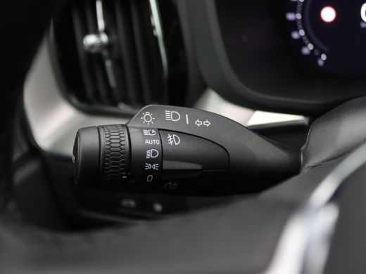 Volvo  XC60 2.0 T6 Plug-in hybrid AWD Plus Black Edition 350PK Pano-Schuifdak, Trekhaak, 21" LM Velgen, 360gr... ActivLease financial lease