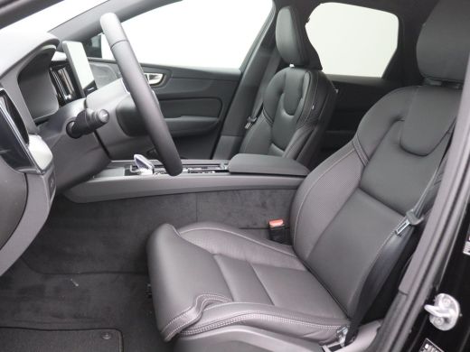 Volvo  XC60 2.0 T6 Plug-in hybrid AWD Plus Black Edition 350PK Pano-Schuifdak, Trekhaak, 21" LM Velgen, 360gr... ActivLease financial lease