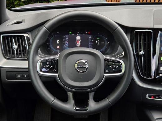 Volvo  XC60 2.0 T6 Plug-in hybrid AWD Plus Dark | Pano | 360 Cam | Memory | Pilot Assist | 21" Velgen ActivLease financial lease