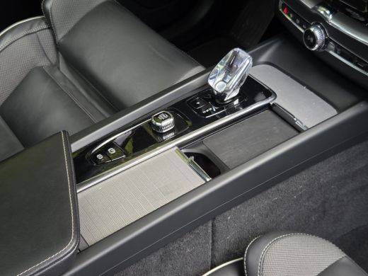 Volvo  XC60 2.0 T6 Plug-in hybrid AWD Plus Dark | Pano | 360 Cam | Memory | Pilot Assist | 21" Velgen ActivLease financial lease