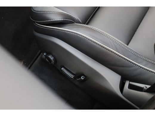 Volvo  XC60 T6 350PK AWD Plus Black Edition | Facelift | Pano-dak | Premium Pack | Lighting Pack ActivLease financial lease