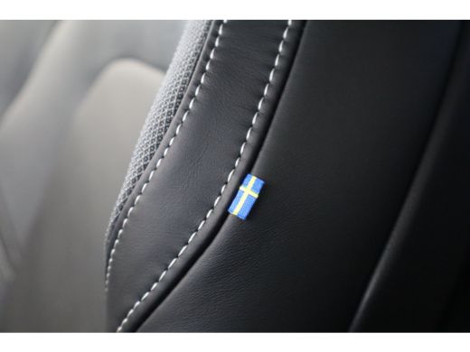 Volvo  XC60 T6 350PK AWD Plus Black Edition | Facelift | Pano-dak | Premium Pack | Lighting Pack ActivLease financial lease