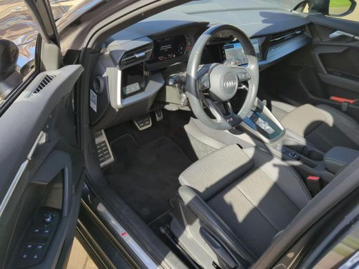 Audi A3 Limousine 30 TFSI S edition NL-AUTO | 1/2 LEDER | CARPLAY ActivLease financial lease