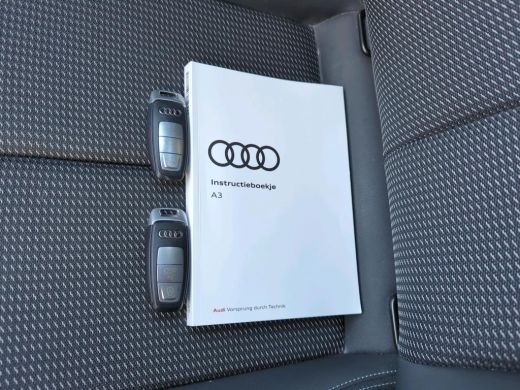 Audi A3 Limousine 30 TFSI S edition NL-AUTO | 1/2 LEDER | CARPLAY ActivLease financial lease