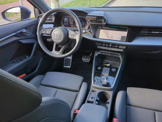 Audi A3 Limousine 30 TFSI S edition NL-AUTO | 1/2 LEDER | CARPLAY ActivLease financial lease