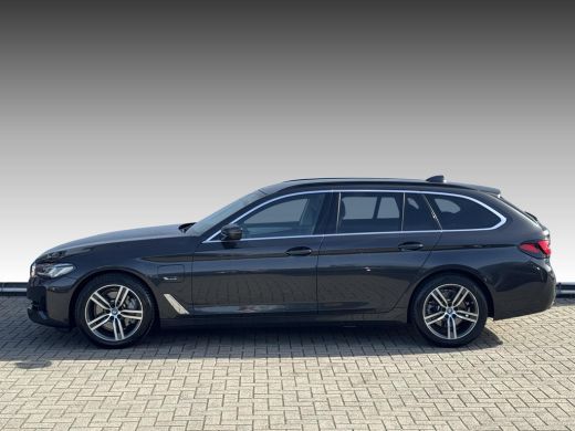 BMW 5 Serie Touring 520e Business Edition Plus NL-AUTO | LEDER | PDC ActivLease financial lease