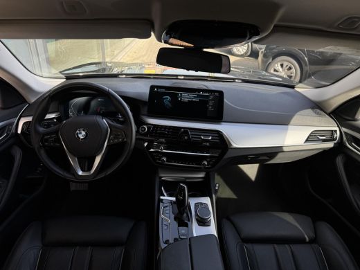 BMW 5 Serie Touring 520e Business Edition Plus NL-AUTO | LEDER | PDC ActivLease financial lease