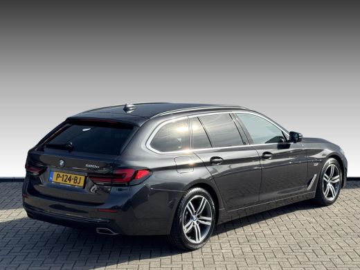 BMW 5 Serie Touring 520e Business Edition Plus NL-AUTO | LEDER | PDC ActivLease financial lease