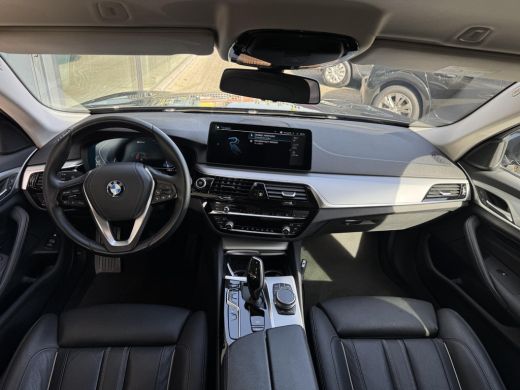 BMW 5 Serie Touring 520e Business Edition Plus NL-AUTO | LEDER | PDC ActivLease financial lease