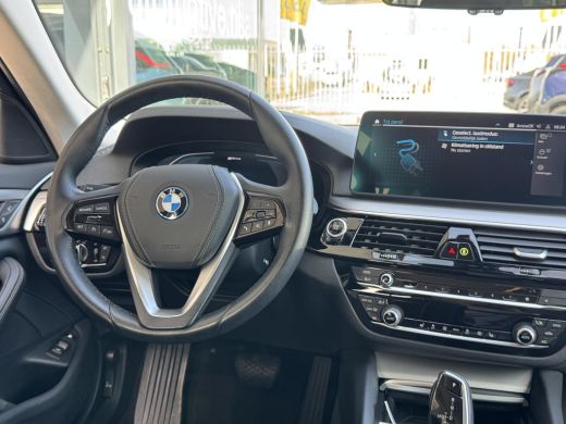 BMW 5 Serie Touring 520e Business Edition Plus NL-AUTO | LEDER | PDC ActivLease financial lease