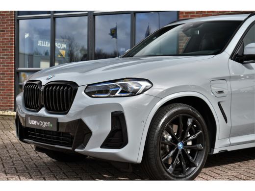 BMW X3 xDrive30e M-Sport Pano M-zetels Trekhaak HUD Laser-LED 20inch ActivLease financial lease