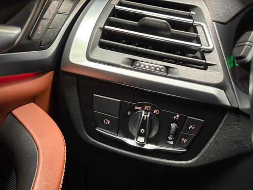 BMW X3 xDrive30e Sport 293Pk Automaat (APPLE CARPLAY, GROOT NAVI, MEMORY SEATS, LASER KOPLAMPEN, BRUIN L... ActivLease financial lease