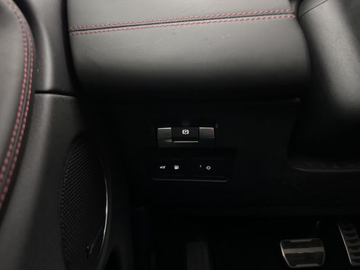 Land Rover Discovery Sport P300e 1.5 R-Dynamic HSE Black Exterior Pack AWD (Plug-in) (INCL-BTW) *LEATHER | FULL-LED | DIGI-C... ActivLease financial lease