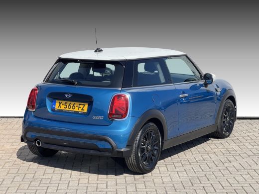 Mini Cooper 1.5 Cooper Camden Edition NL-AUTO | LAGE KM STAND | NAVI | 1/2 LEDER ActivLease financial lease