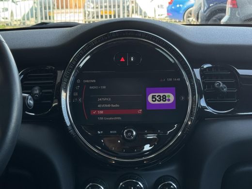 Mini Cooper 1.5 Cooper Camden Edition NL-AUTO | LAGE KM STAND | NAVI | 1/2 LEDER ActivLease financial lease