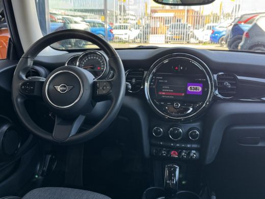 Mini Cooper 1.5 Cooper Camden Edition NL-AUTO | LAGE KM STAND | NAVI | 1/2 LEDER ActivLease financial lease
