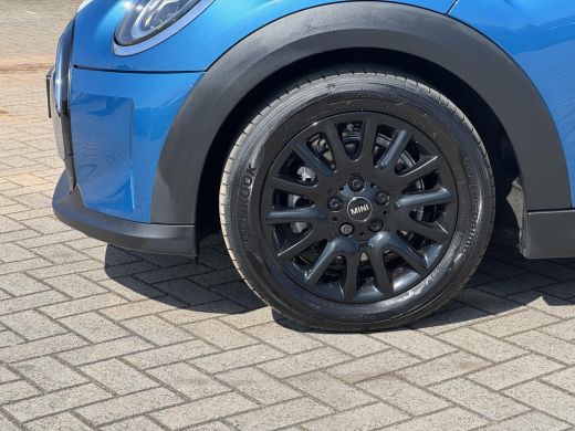 Mini Cooper 1.5 Cooper Camden Edition NL-AUTO | LAGE KM STAND | NAVI | 1/2 LEDER ActivLease financial lease
