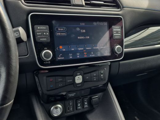 Nissan Leaf Tekna 40 kWh Trekhaak | Camera | Stoel+Stuur verwarming | Leder/alcantara | Full LED | Keyless | ActivLease financial lease