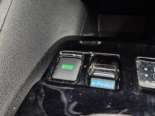 Nissan Leaf Tekna 40 kWh Trekhaak | Camera | Stoel+Stuur verwarming | Leder/alcantara | Full LED | Keyless | ActivLease financial lease