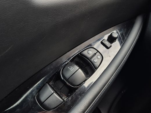 Nissan Leaf Tekna 40 kWh Trekhaak | Camera | Stoel+Stuur verwarming | Leder/alcantara | Full LED | Keyless | ActivLease financial lease