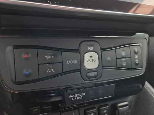 Nissan Leaf Tekna 40 kWh Trekhaak | Camera | Stoel+Stuur verwarming | Leder/alcantara | Full LED | Keyless | ActivLease financial lease