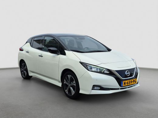 Nissan Leaf Tekna 40 kWh Trekhaak | Camera | Stoel+Stuur verwarming | Leder/alcantara | Full LED | Keyless | ActivLease financial lease
