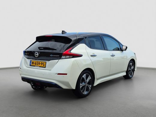 Nissan Leaf Tekna 40 kWh Trekhaak | Camera | Stoel+Stuur verwarming | Leder/alcantara | Full LED | Keyless | ActivLease financial lease