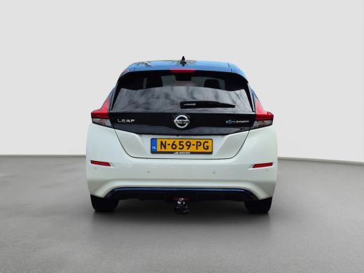 Nissan Leaf Tekna 40 kWh Trekhaak | Camera | Stoel+Stuur verwarming | Leder/alcantara | Full LED | Keyless | ActivLease financial lease