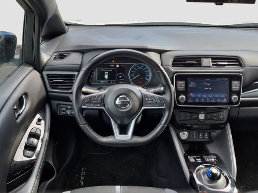 Nissan Leaf Tekna 40 kWh Trekhaak | Camera | Stoel+Stuur verwarming | Leder/alcantara | Full LED | Keyless | ActivLease financial lease
