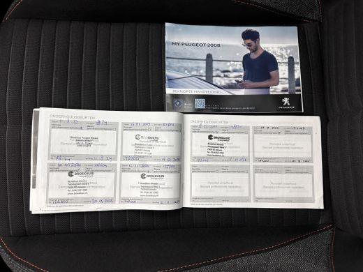 Peugeot 2008 1.2 PureTech Blue Lease Active (INCL-BTW) Aut. *FULL-LED | NAVI-FULLMAP | DIGI-COCKPIT | HEATED-S... ActivLease financial lease