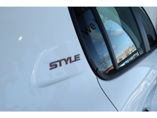 Peugeot 208 1.2 Hybrid 110 e-DCS6 Style | Cruise Control | Carplay | LED | Parkeersensoren | ActivLease financial lease