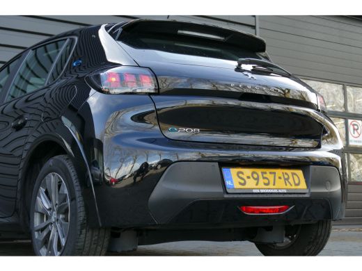 Peugeot e-208 EV 136PK 50KWH ACTIVE PACK AUTOMAAT / NAVI / 16"LMV / LED / CLIMA / PDC / SOH 95% / BLUETOOTH / C... ActivLease financial lease