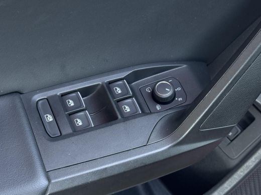 Seat Leon Sportstourer 1.5 TSI FR Business Intense NL-AUTO | TREKHAAK | CARPLAY ActivLease financial lease