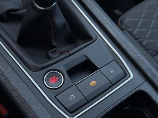 Seat Leon Sportstourer 1.5 TSI FR Business Intense NL-AUTO | TREKHAAK | CARPLAY ActivLease financial lease