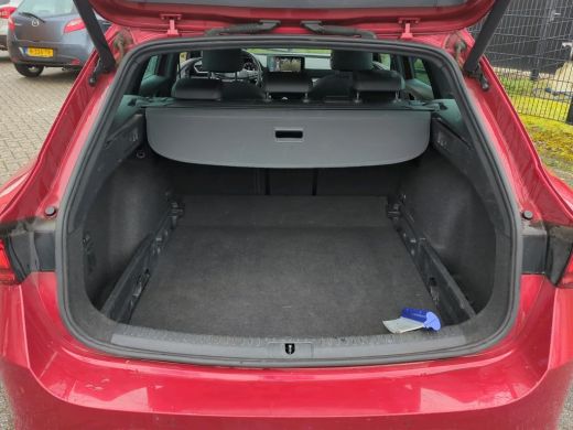 Seat Leon Sportstourer 1.5 TSI FR Business Intense NL-AUTO | TREKHAAK | CARPLAY ActivLease financial lease