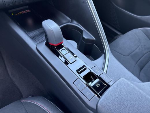 Toyota C-HR 2.0 Plug-in Hybrid 220 Black Edition **NIEUWE AUTO/ DIRECT LEVERBAAR** ActivLease financial lease