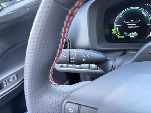 Toyota C-HR 2.0 Plug-in Hybrid 220 Black Edition **NIEUWE AUTO/ DIRECT LEVERBAAR** ActivLease financial lease