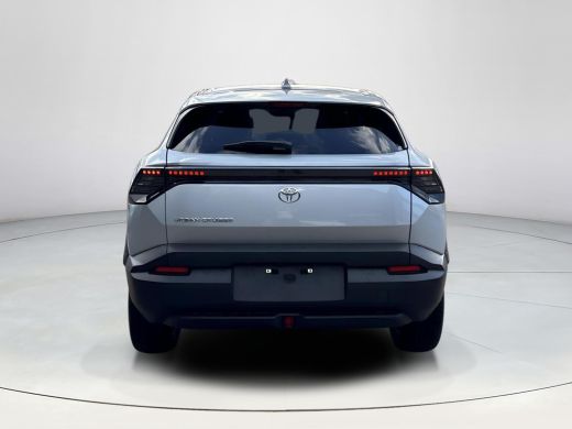 Toyota Urban Cruiser Dynamic 61 kWh **SPLENDID SILVER/ NIEUWE AUTO/ DIRECT LVERBAAR** ActivLease financial lease