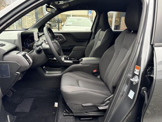 Toyota Urban Cruiser Dynamic 61 kWh **SPLENDID SILVER/ NIEUWE AUTO/ DIRECT LVERBAAR** ActivLease financial lease